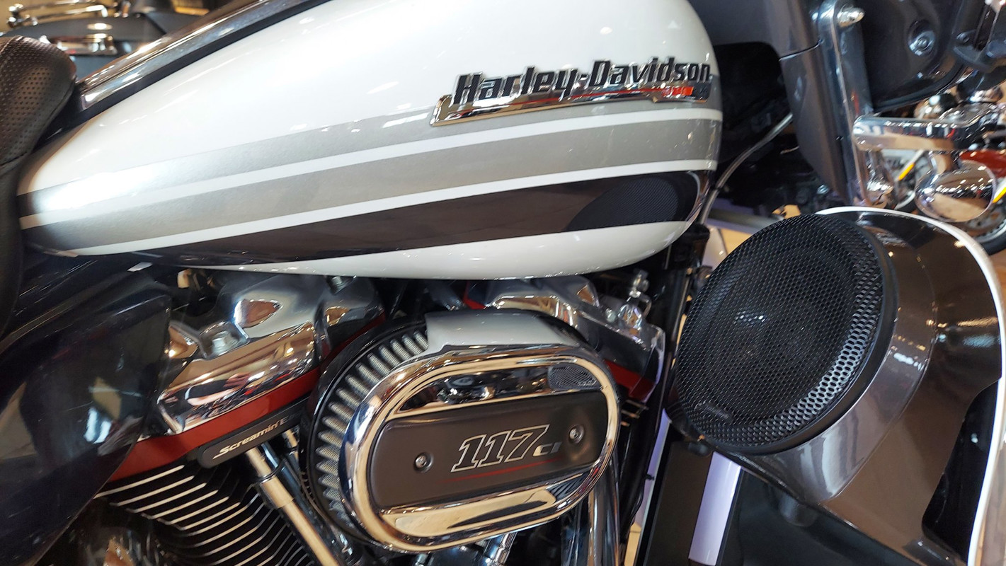 CVO Tri Glide® Ultra