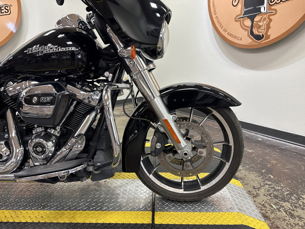 Street Glide®