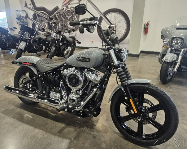 Street Bob®