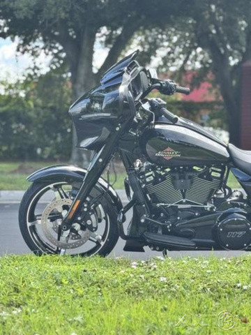 Street Glide®