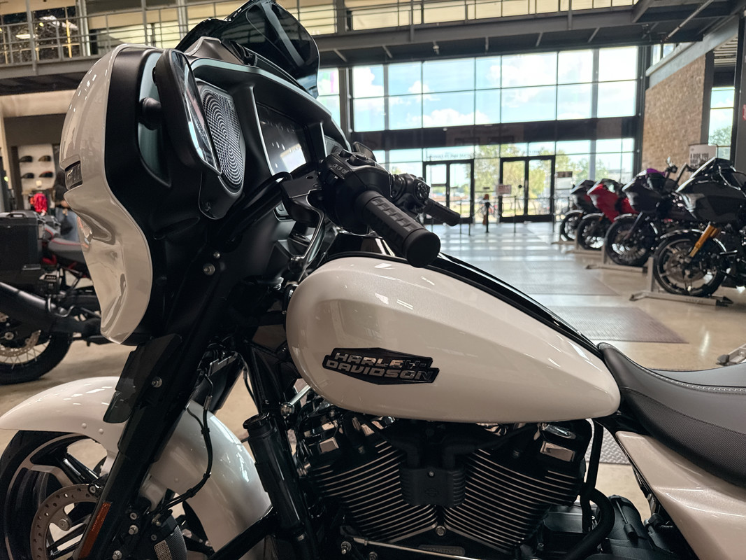 Street Glide®