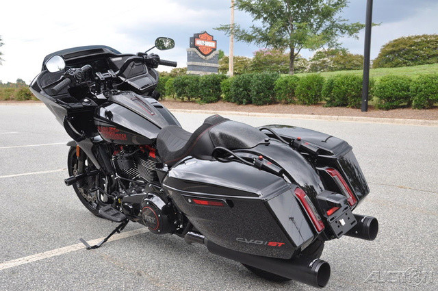 CVO® Road Glide® ST