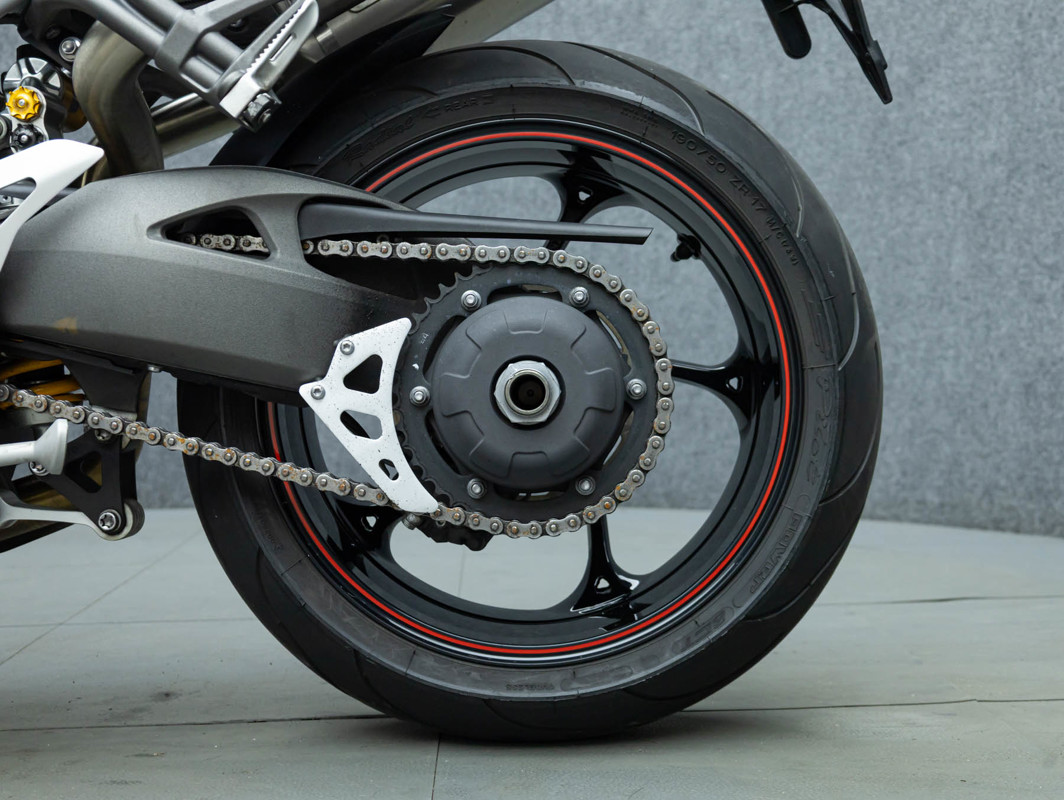 SPEED TRIPLE RS