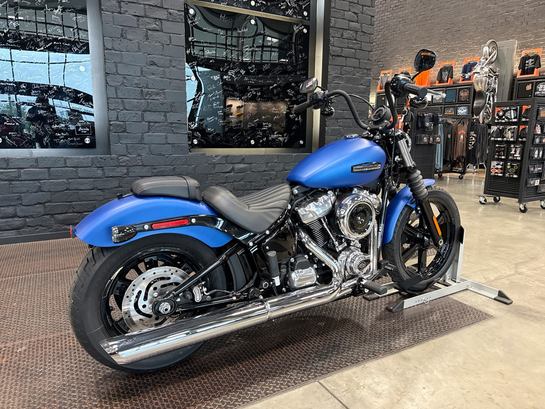 Street Bob®