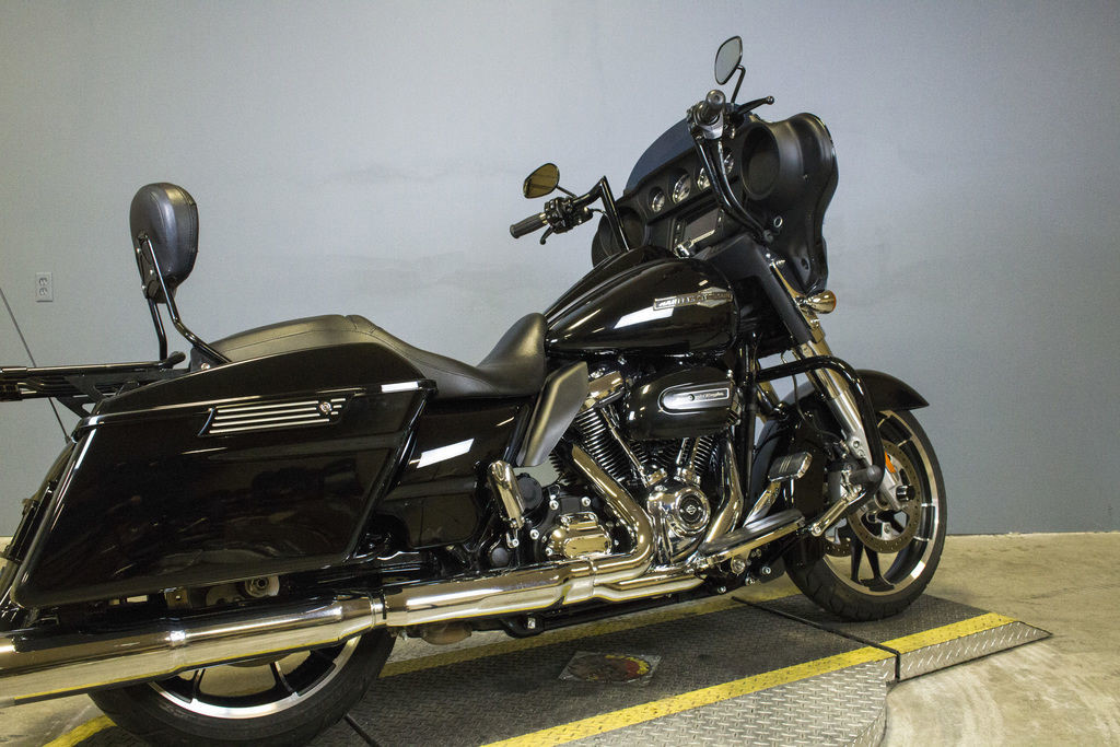 Street Glide®