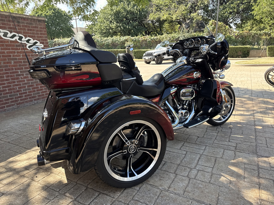 CVO® Tri Glide®