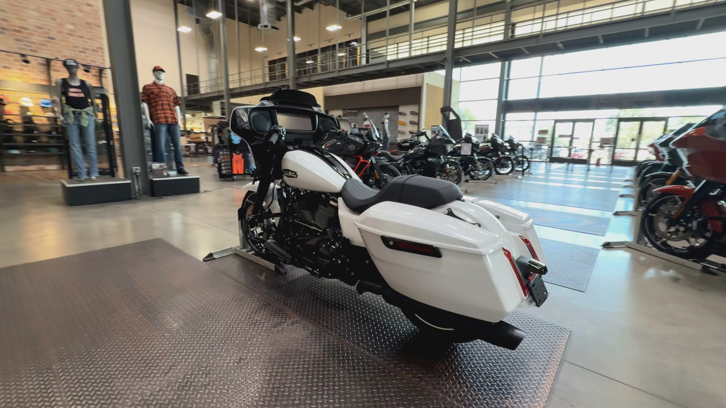 Street Glide®