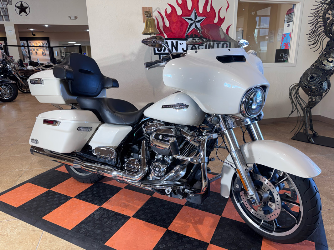 Street Glide®