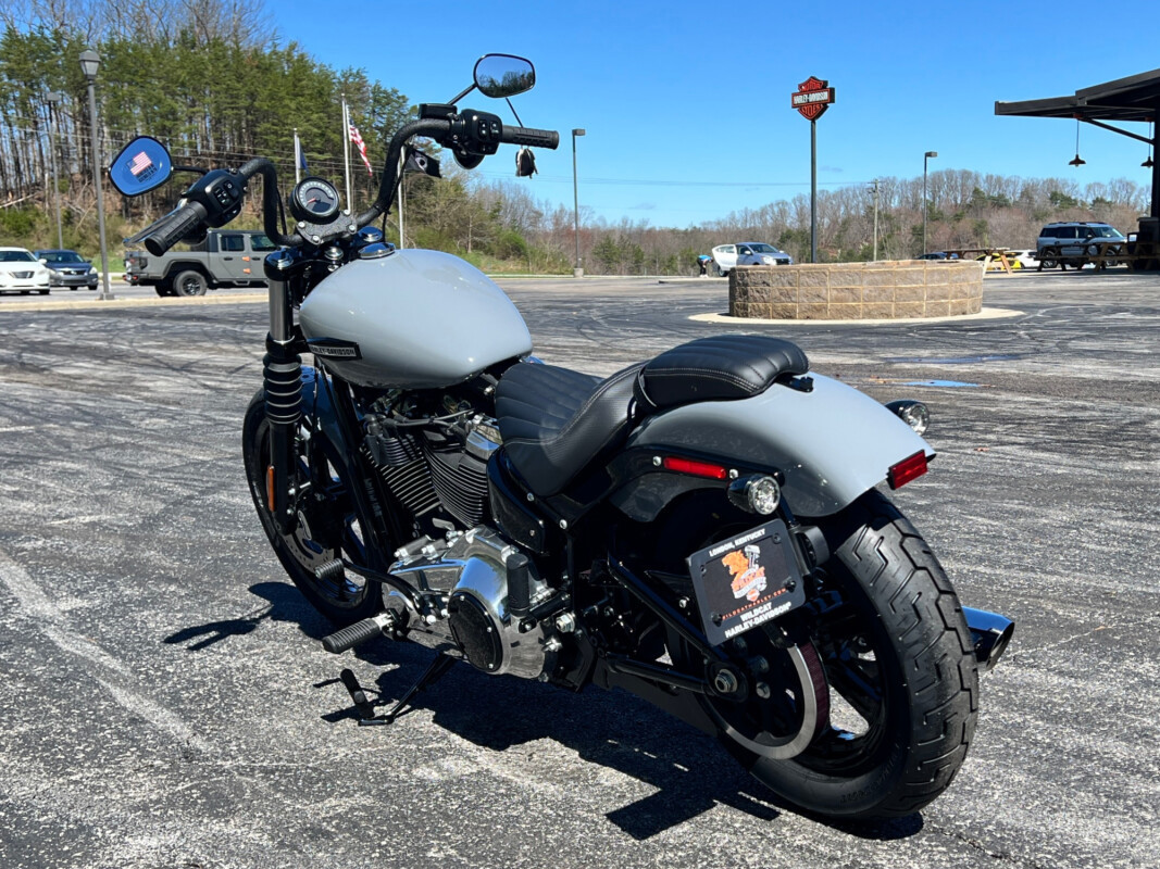 Street Bob®