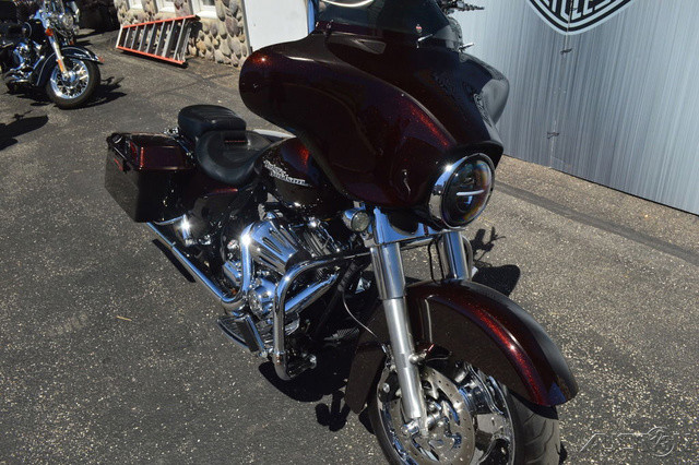 Street Glide®
