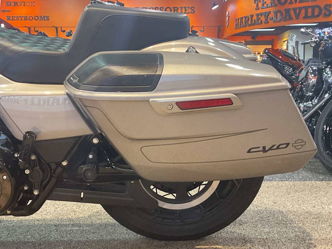 CVO® Road Glide®