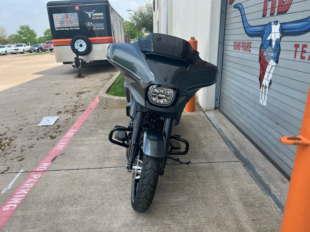 Street Glide®