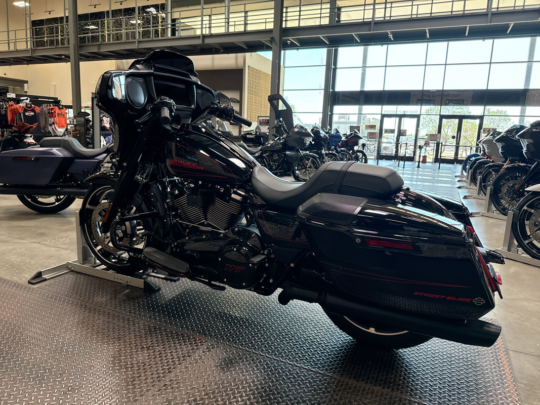 Street Glide®