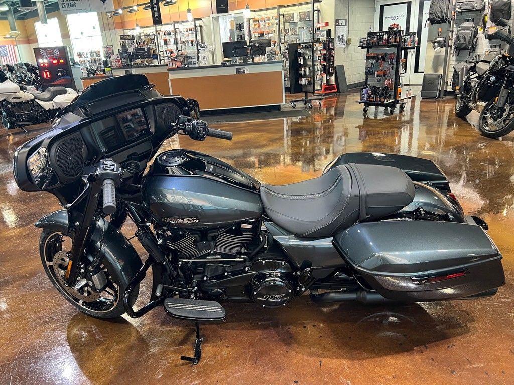 Street Glide®
