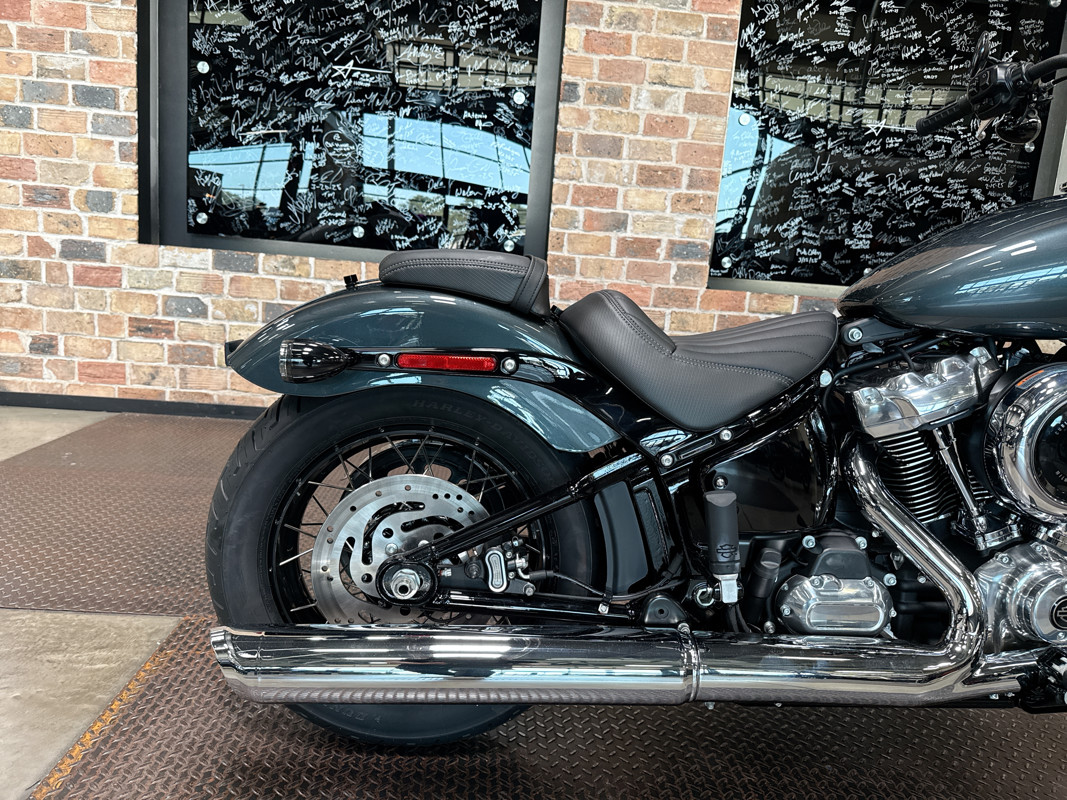 Street Bob®