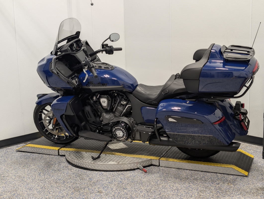 Pursuit Dark Horse 112