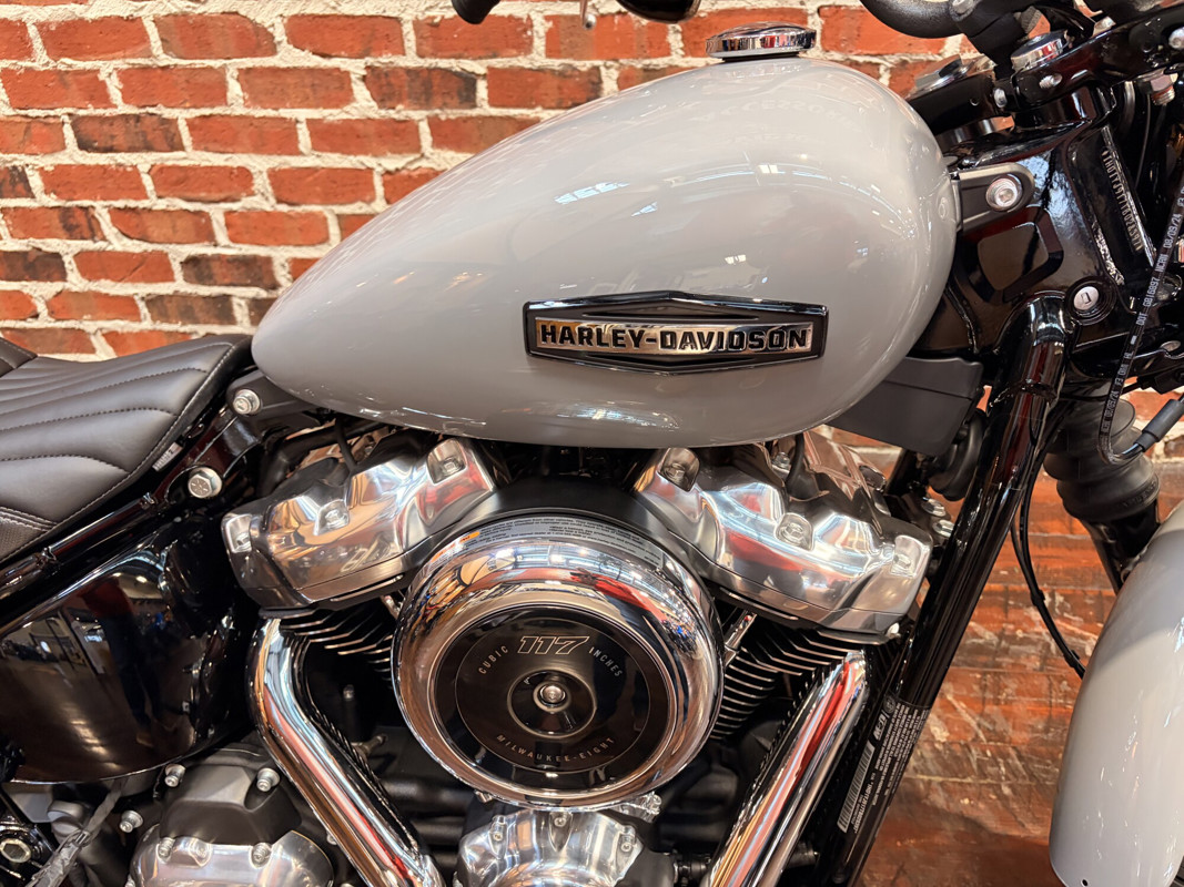 Street Bob®