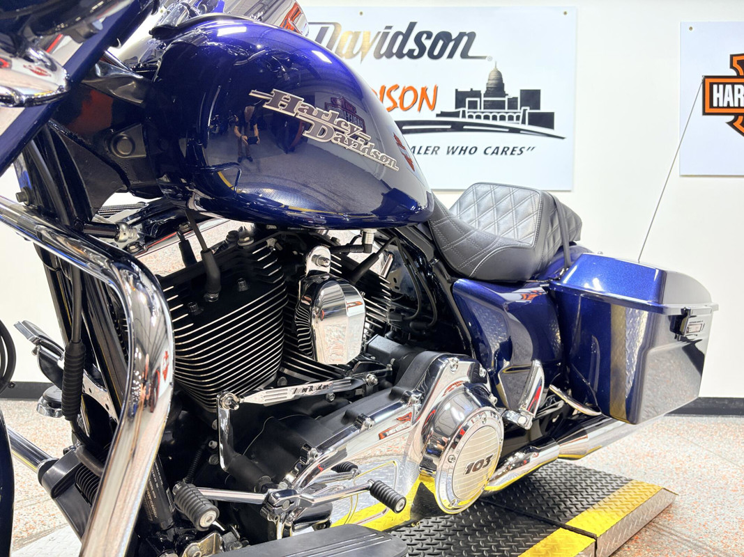 Street Glide®