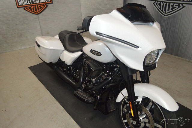 Street Glide®