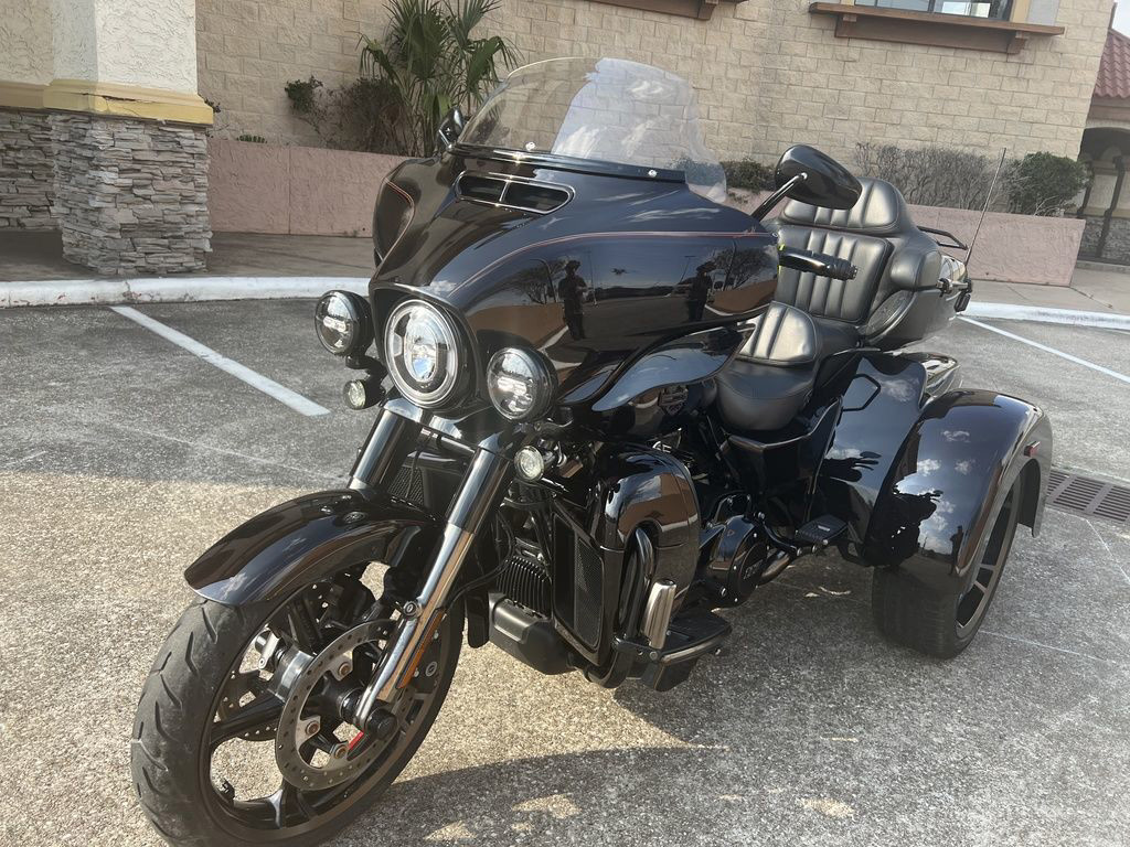 CVO® Tri Glide® Ultra