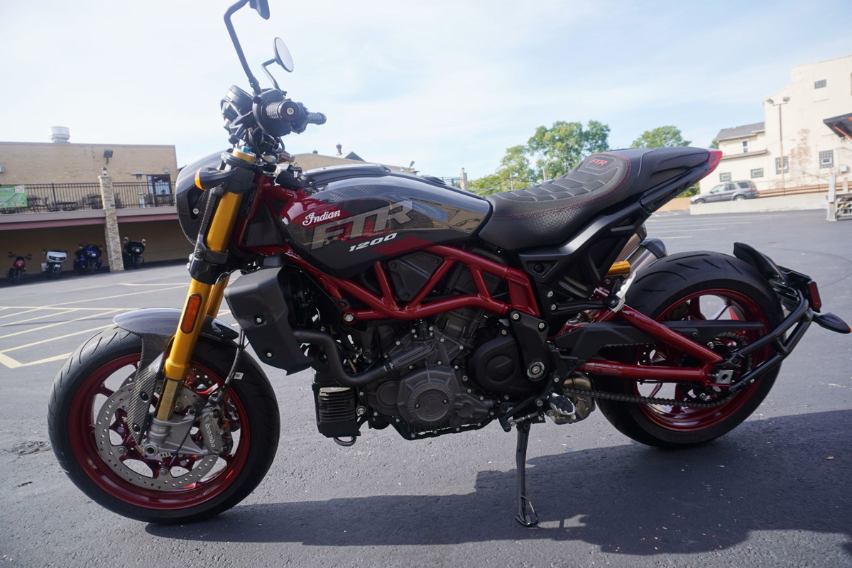 FTR R Carbon