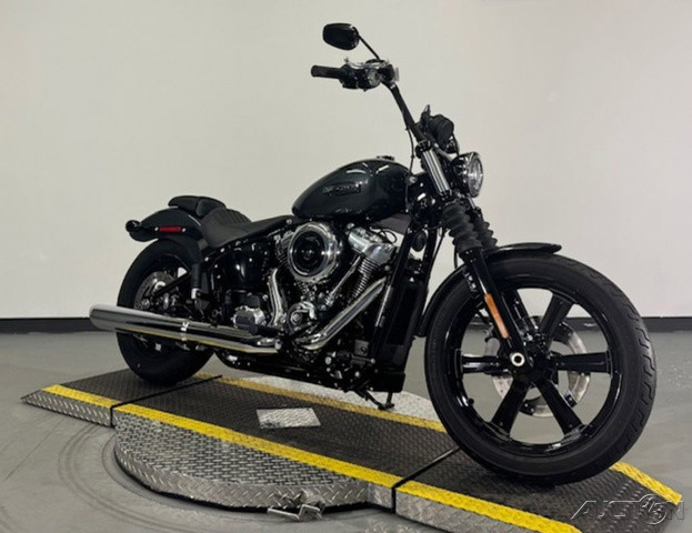 Street Bob®