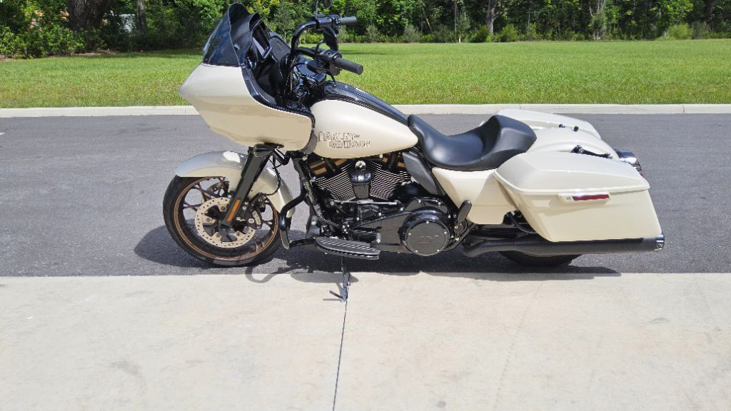 Road Glide®