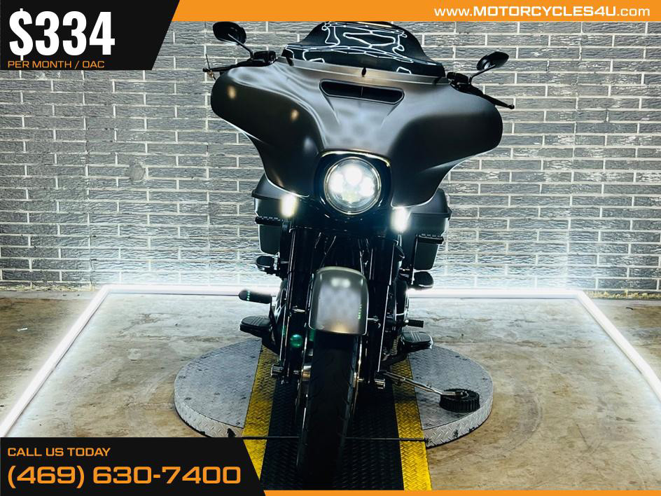 Street Glide®