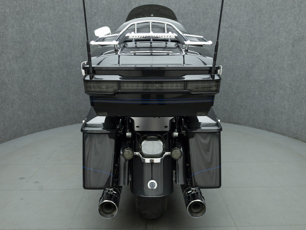 CVO® Ultra Classic® Electra Glide® 110th Anv. Ed.