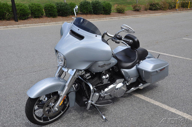 Street Glide®