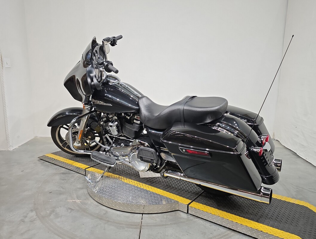Street Glide®