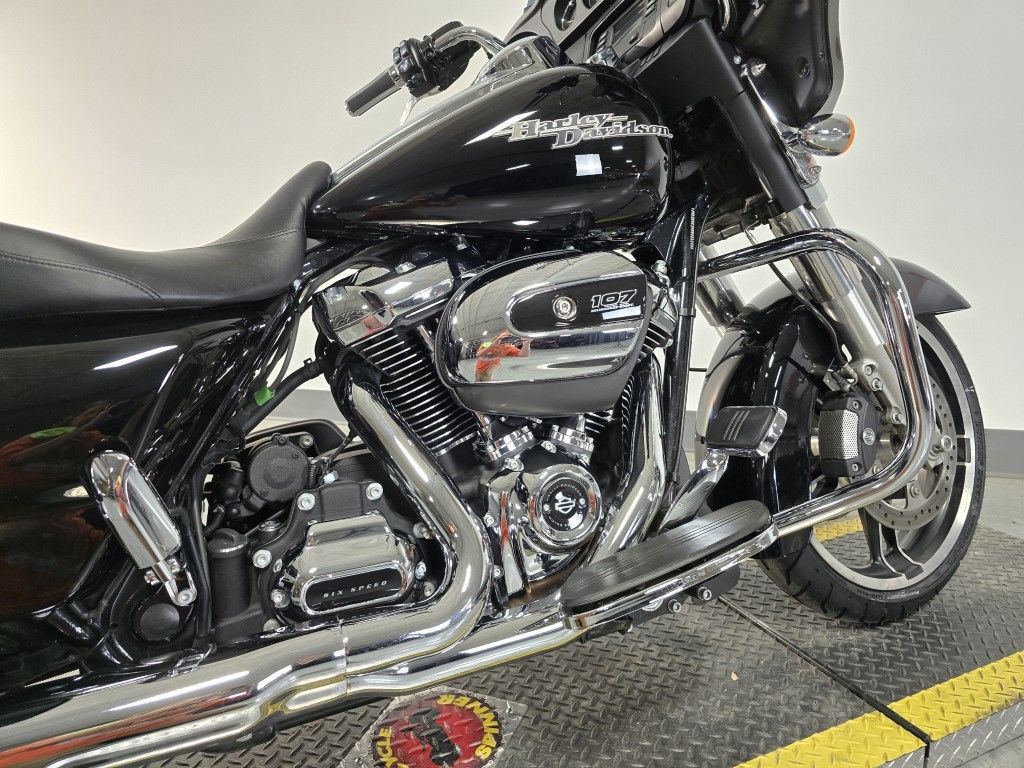 Street Glide®