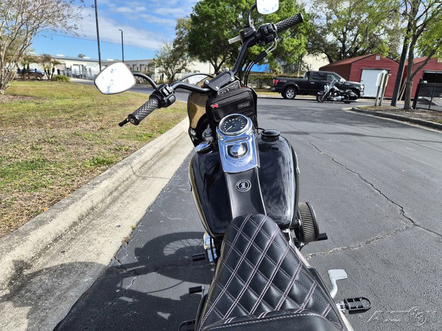 Dyna® Super Glide® Custom