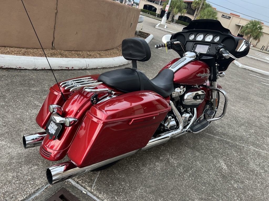 Street Glide®