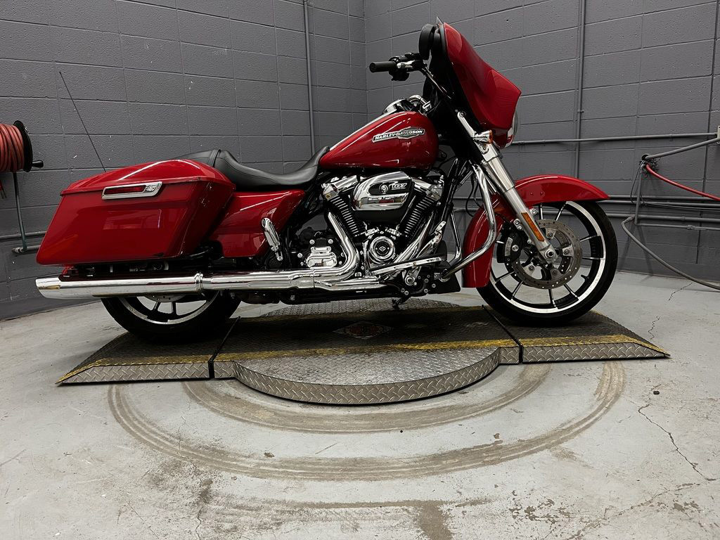 Street Glide®