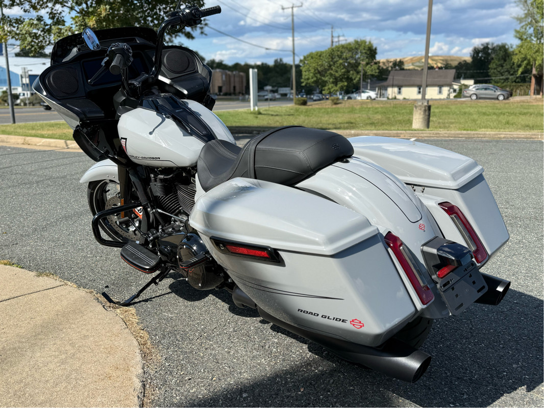 Road Glide®