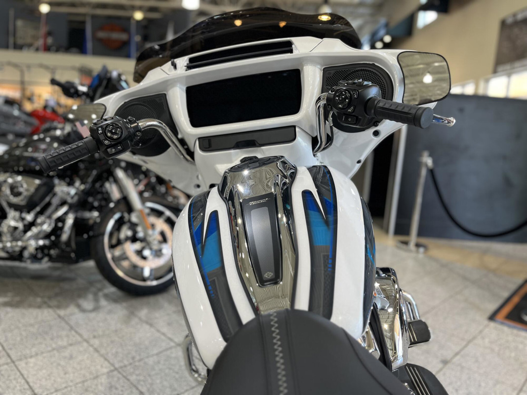 Street Glide®