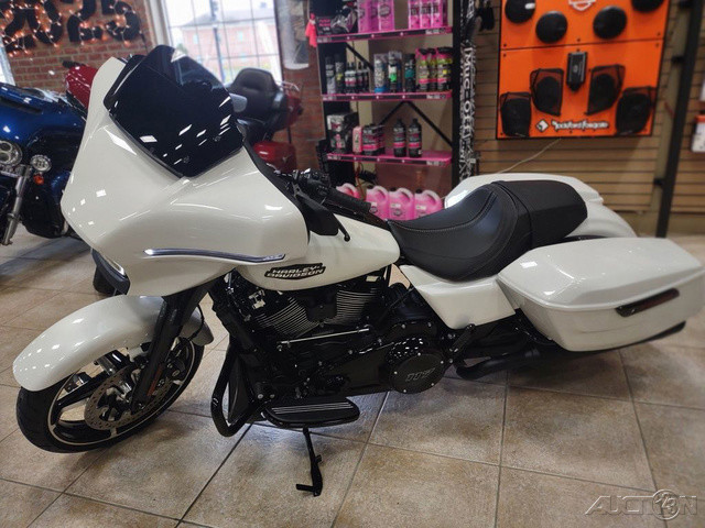 Street Glide®