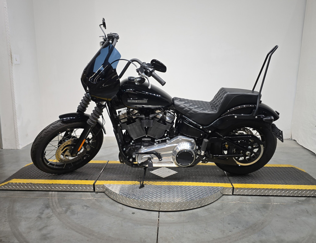 Street Bob®