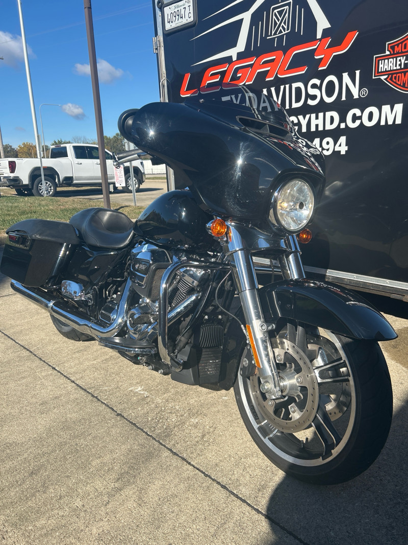 Street Glide®