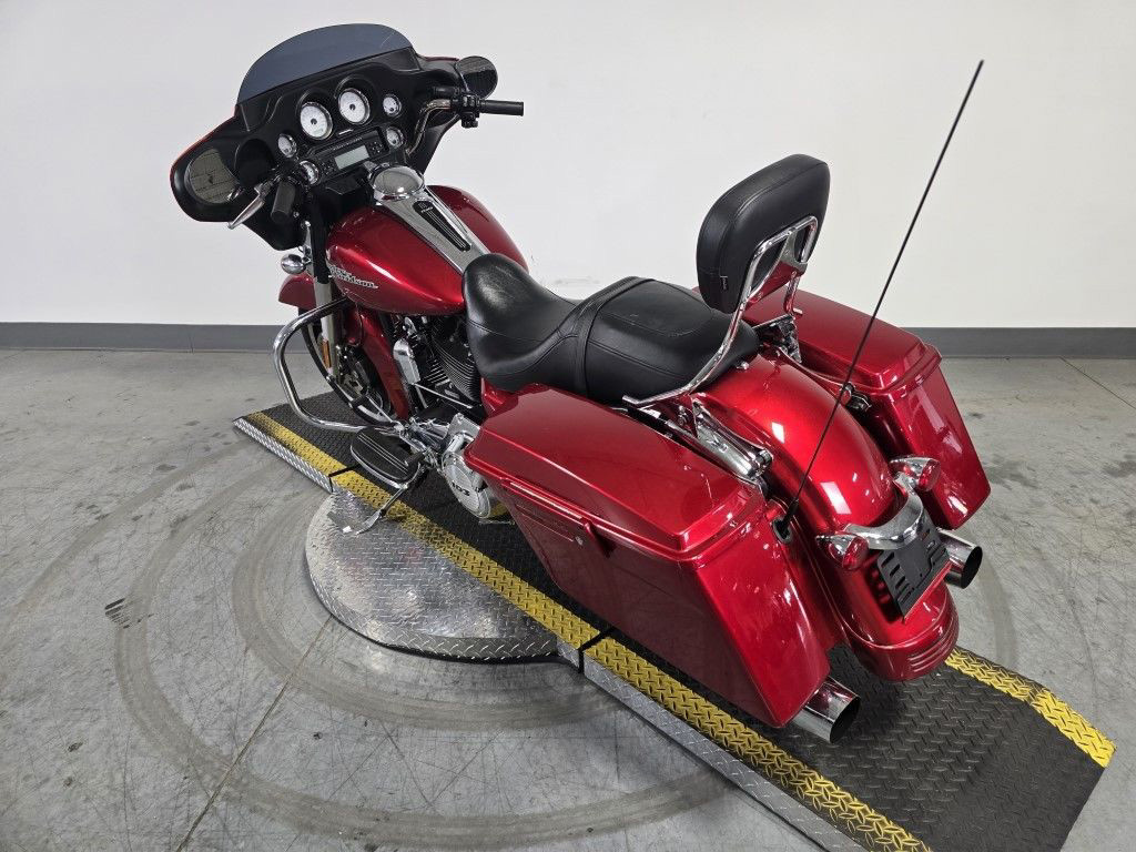Street Glide®