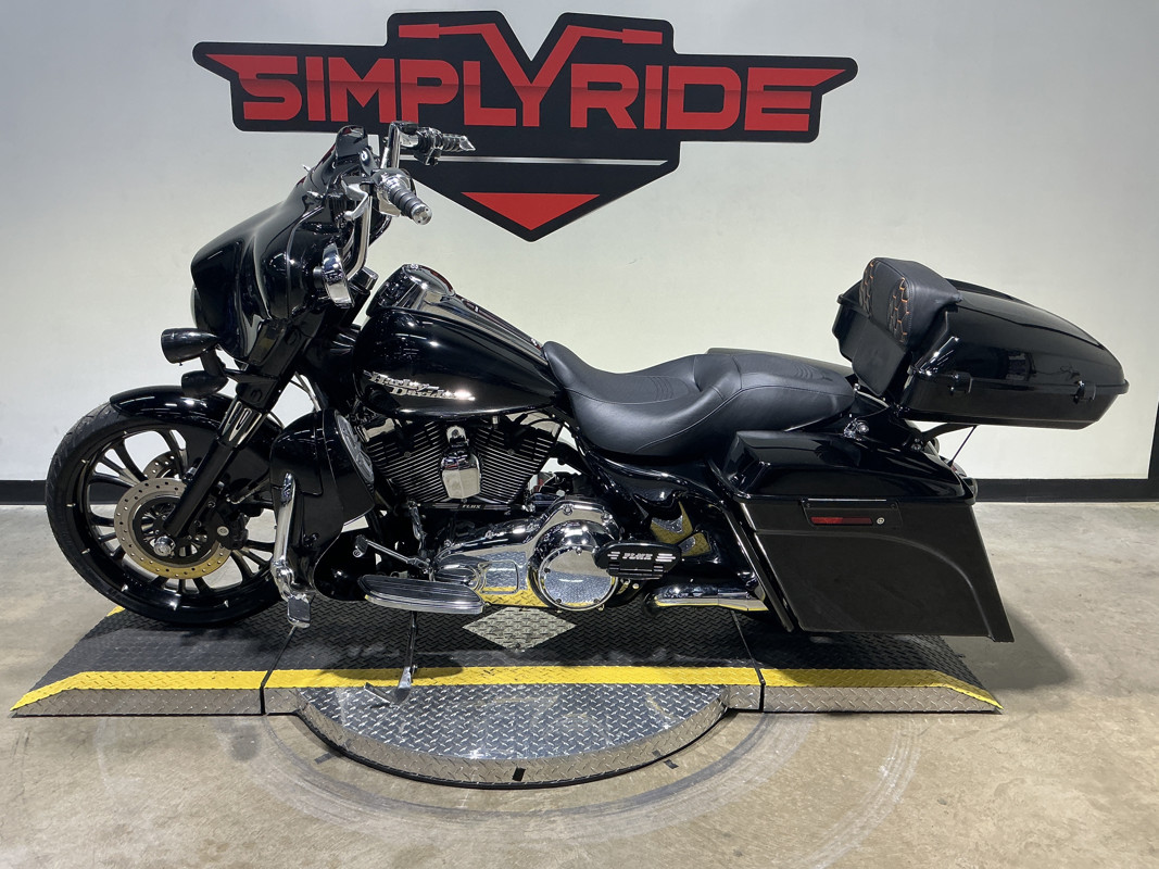Street Glide®