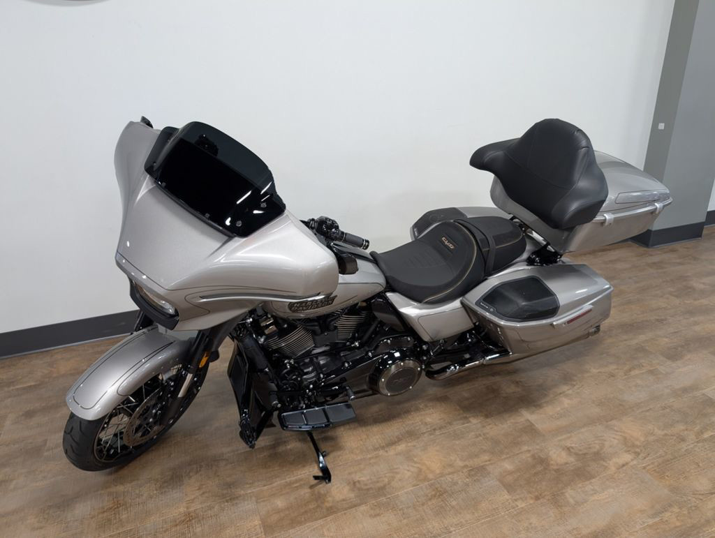 CVO® Street Glide®