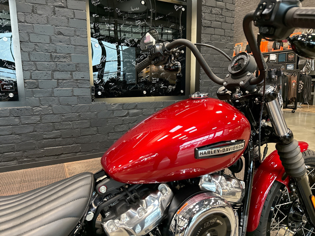 Street Bob®