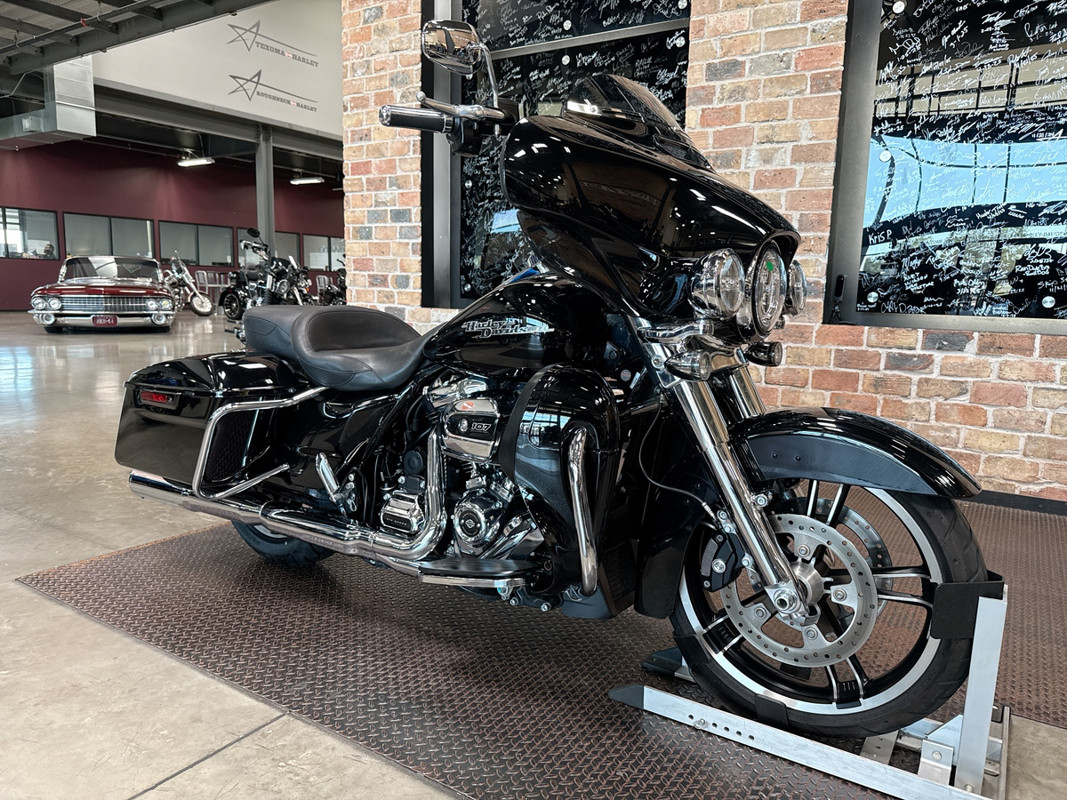 Street Glide®