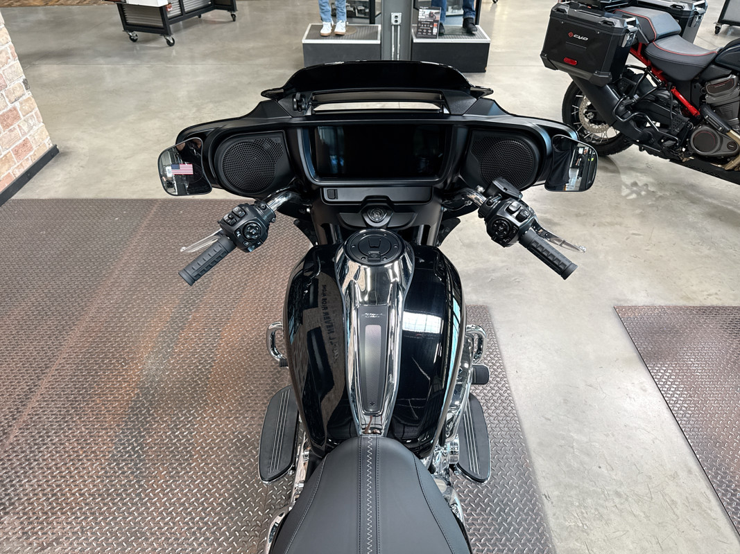 Street Glide®