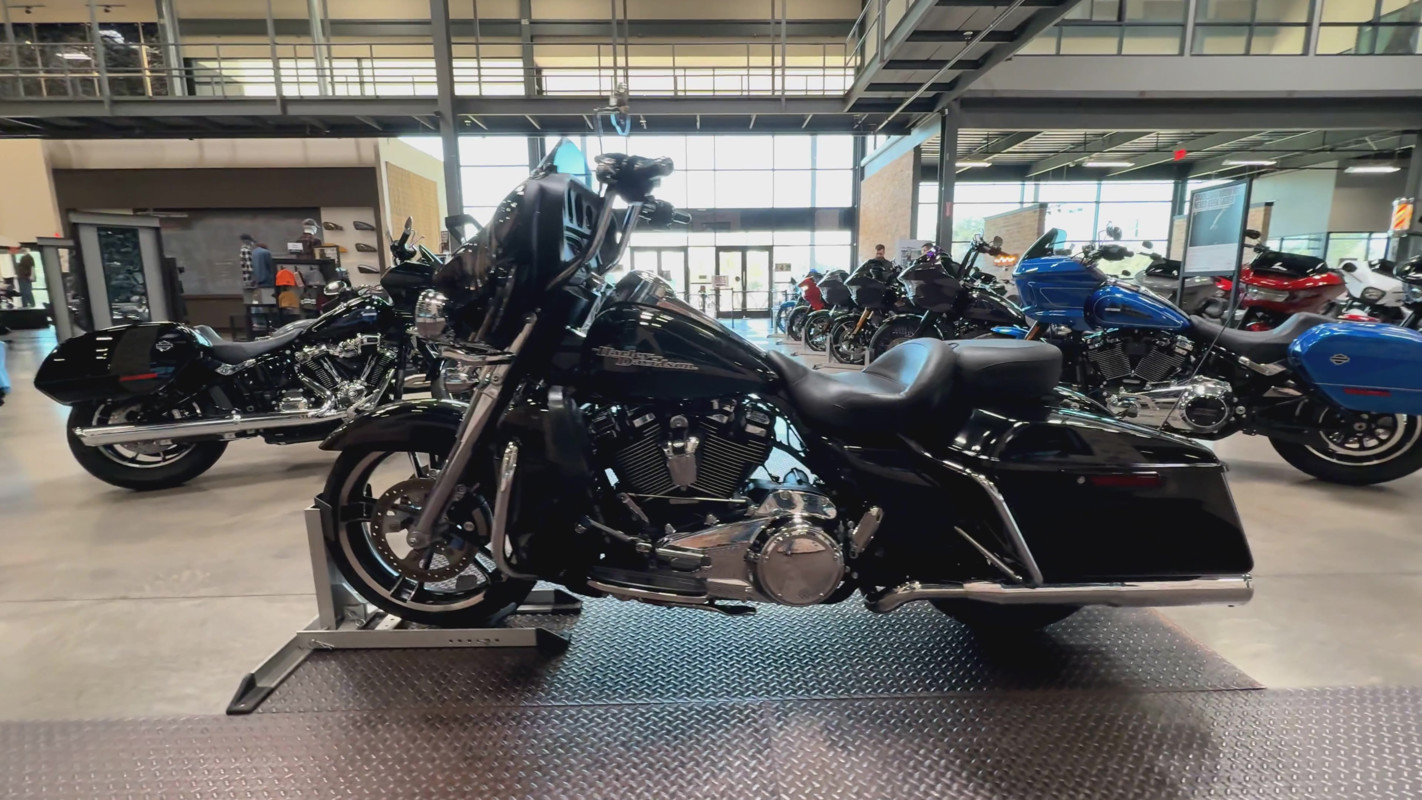 Street Glide®
