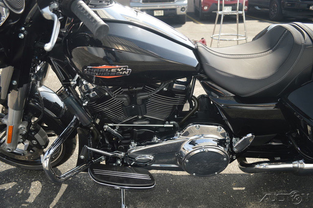 Street Glide®