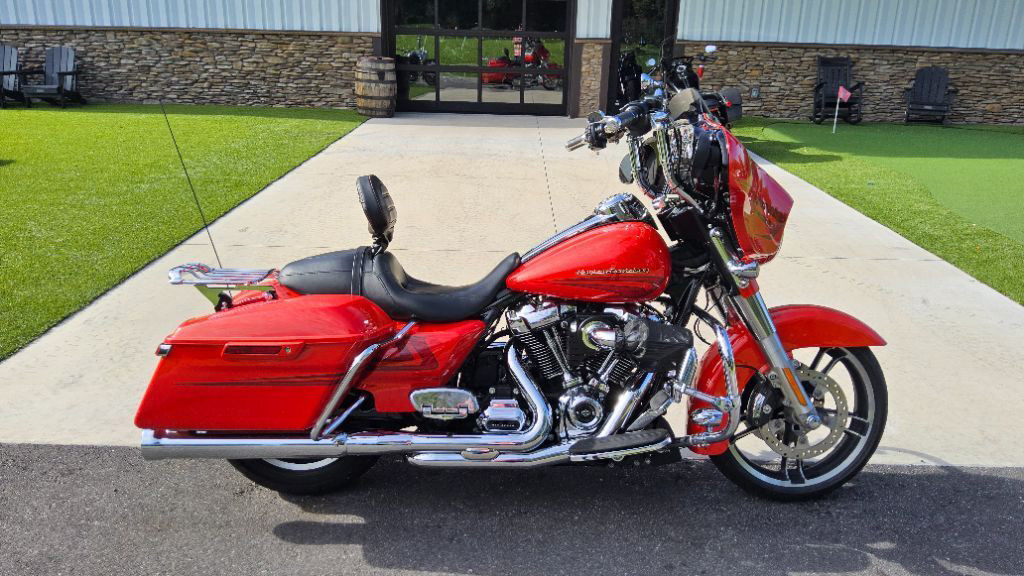 Street Glide®