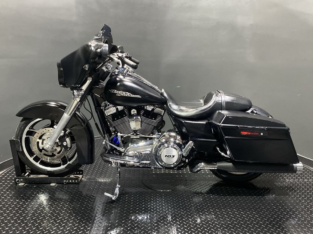 Street Glide®